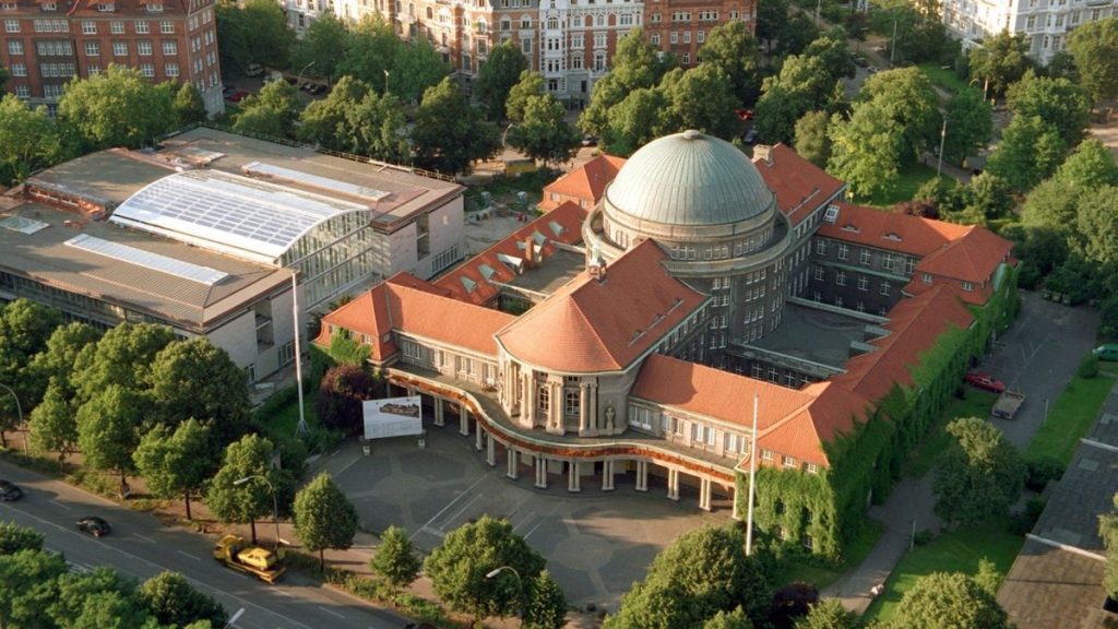 Hình ảnh Đại học Hamburg nổi bật với kiến trúc hiện đại