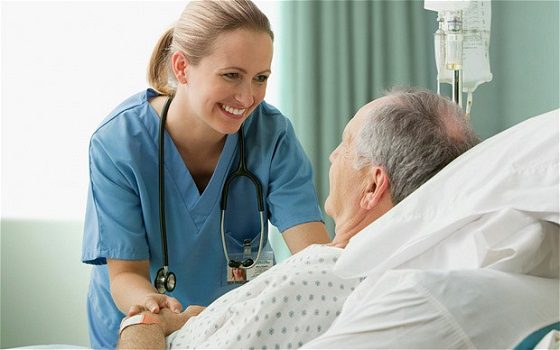 So sánh ngành điều dưỡng và nhà hàng khách sạn tại Đức
